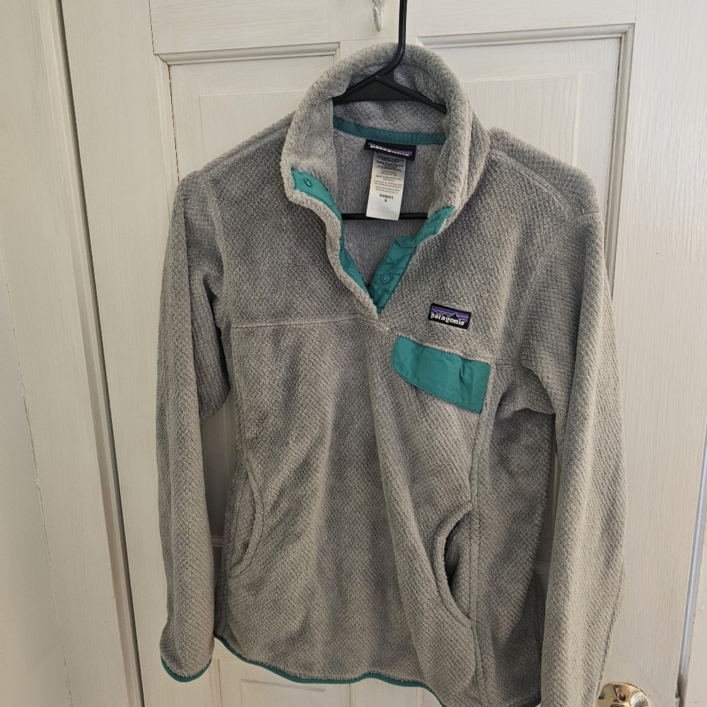 Patagonia Gray and Teal Fleece Pullover